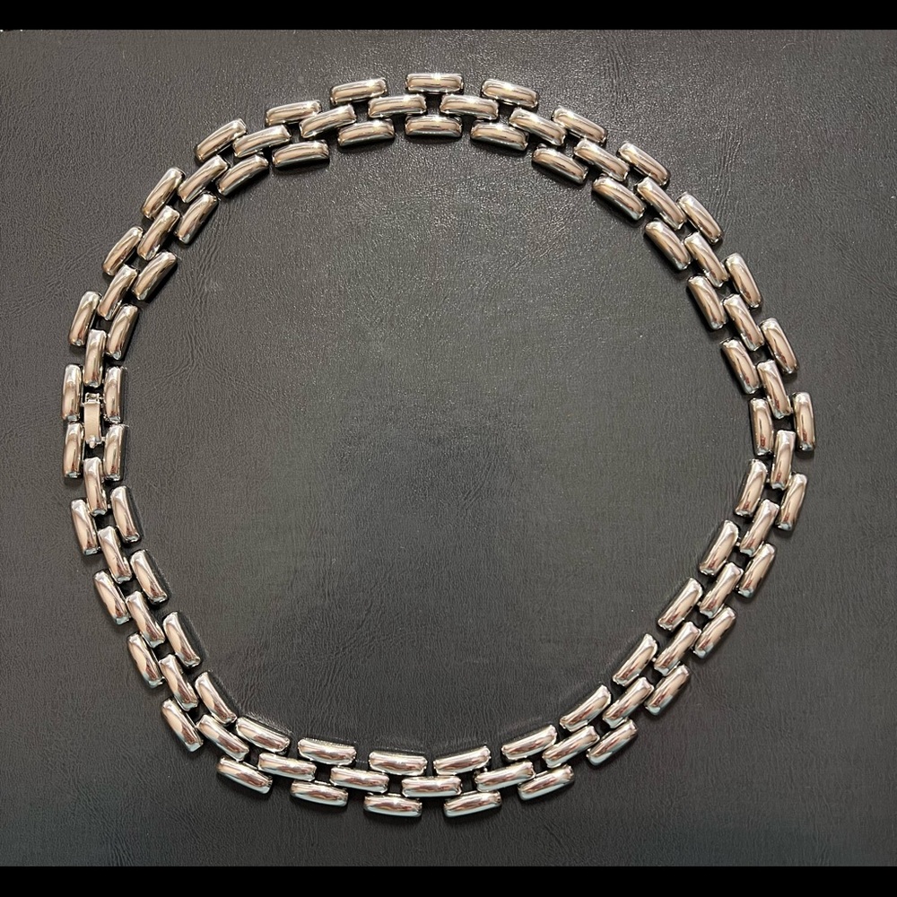 Silver collar necklace